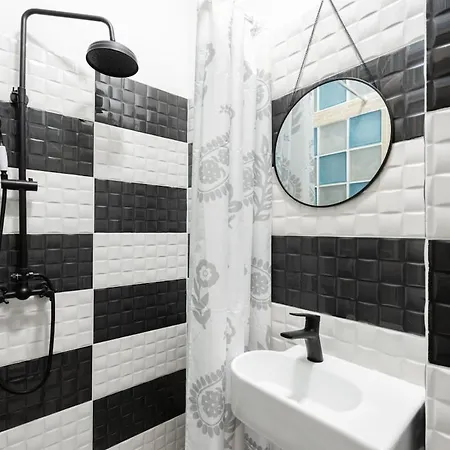 Prime Location Modern Flat In Centre 1 *