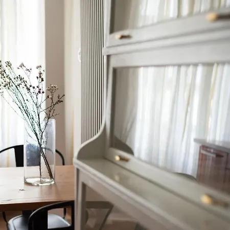 Prime Location Modern Flat In Centre 1