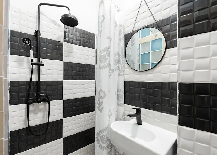 Prime Location Modern Flat In Centre 1 *