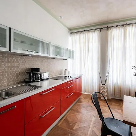 Prime Location Modern Flat In Centre 1